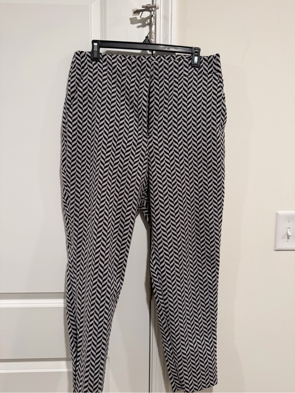 Eva Mendez Black and White Chevron Print Tapered Pants